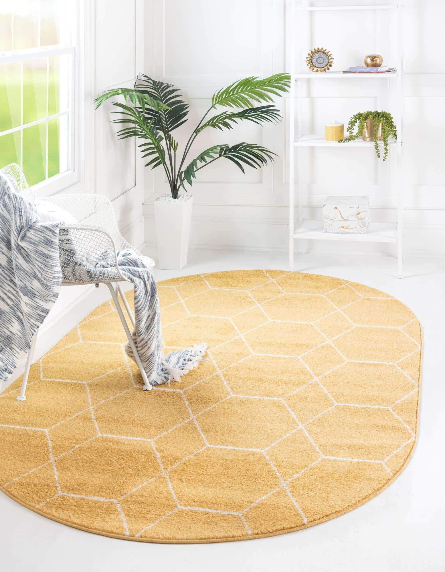 Unique Loom Trellis Frieze Collection Area Rug - Geometric (5' x 8' Oval, Yellow/ Ivory)